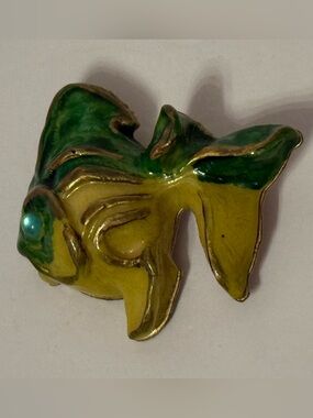 VINTAGE WEST GERMANY BROOCH PUFFY FISH GREEN YELLOW GOLD ACCENT BLUE EYE